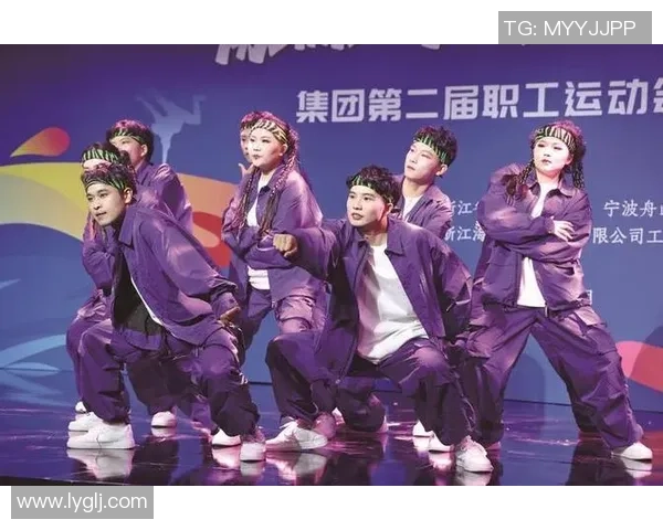 广州街舞队默契配合探讨街舞文化与团队精神的完美结合